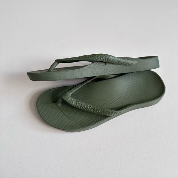 Archie’s Olive Green Thong Flip Flops Size 6 - Picture 3 of 5